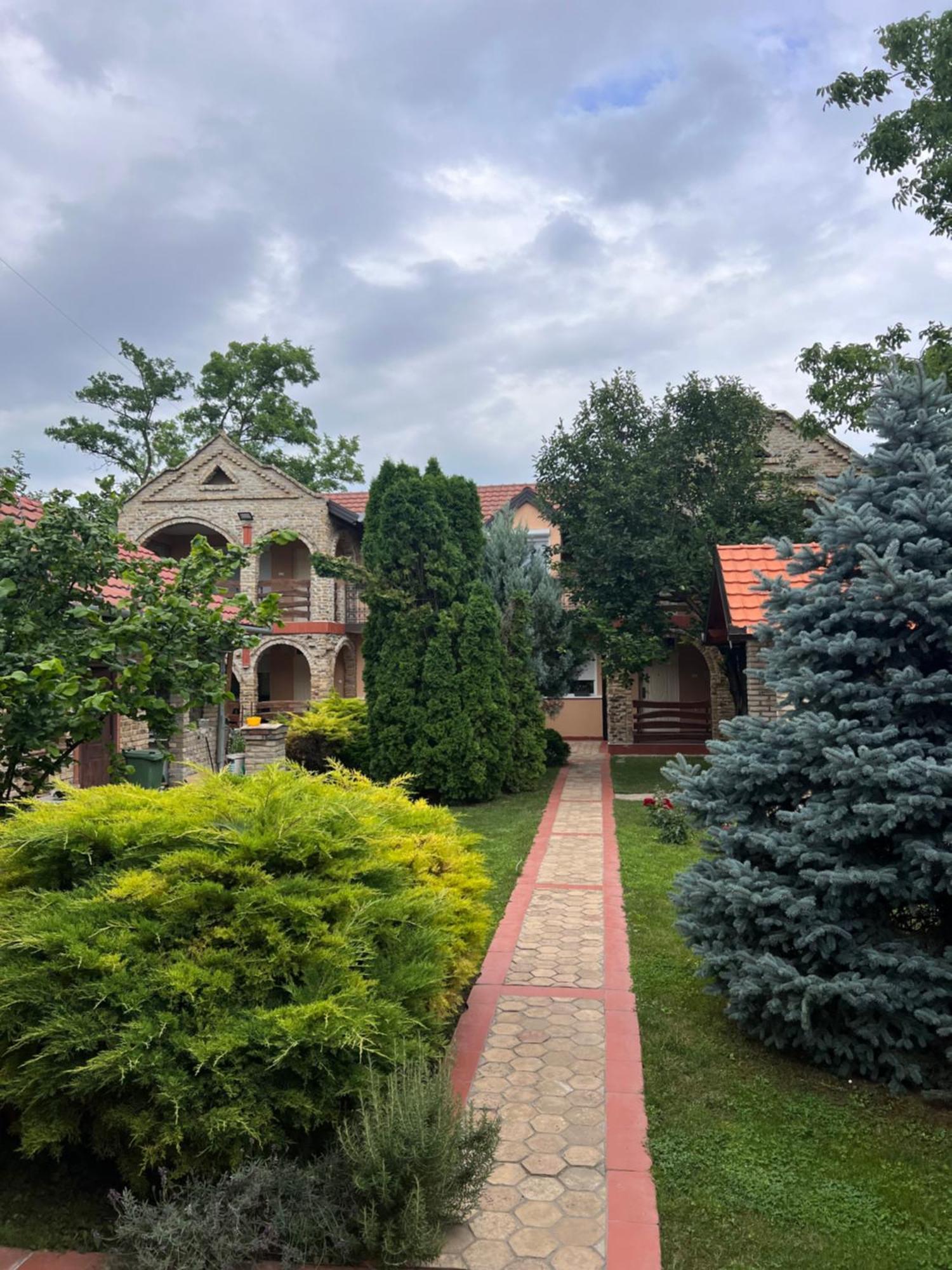 Guest House Lila Sombor Exterior photo